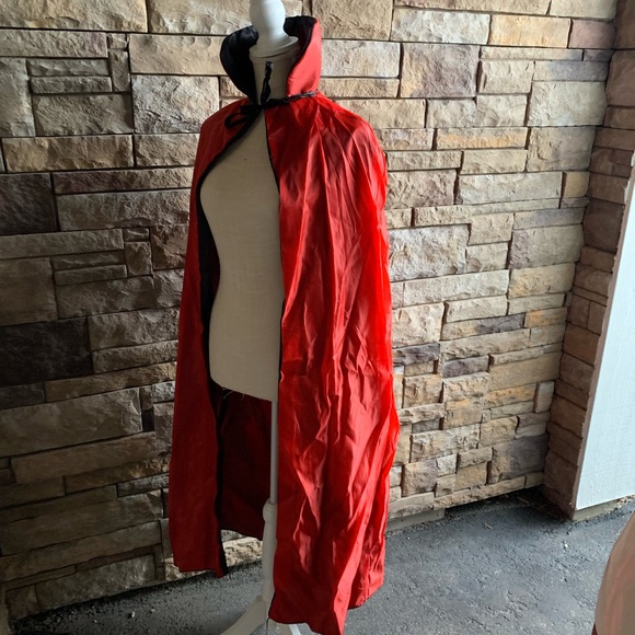 Cape - Picture 1 of 3